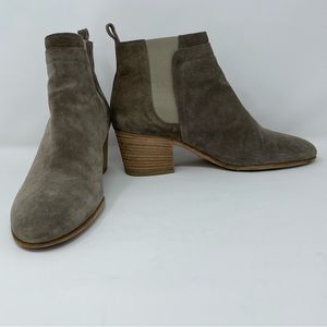 VINCE Women's Chelsea Suede Ankle Bootie Stacked Heel Gray Suede Size 8.5